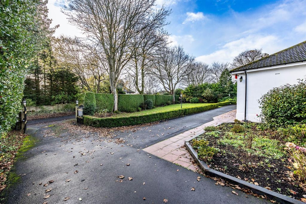 Additional image 54 of 4 bed property for saleWoodside Road, Huddersfield HD4