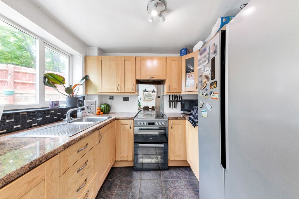 Property photo 3 of 24