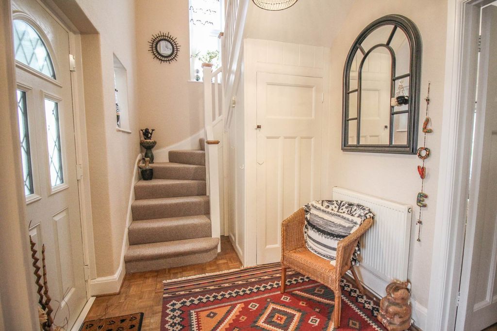 Property photo 2 of 28