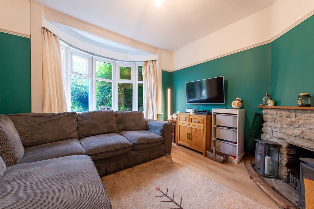 Property photo 2 of 21