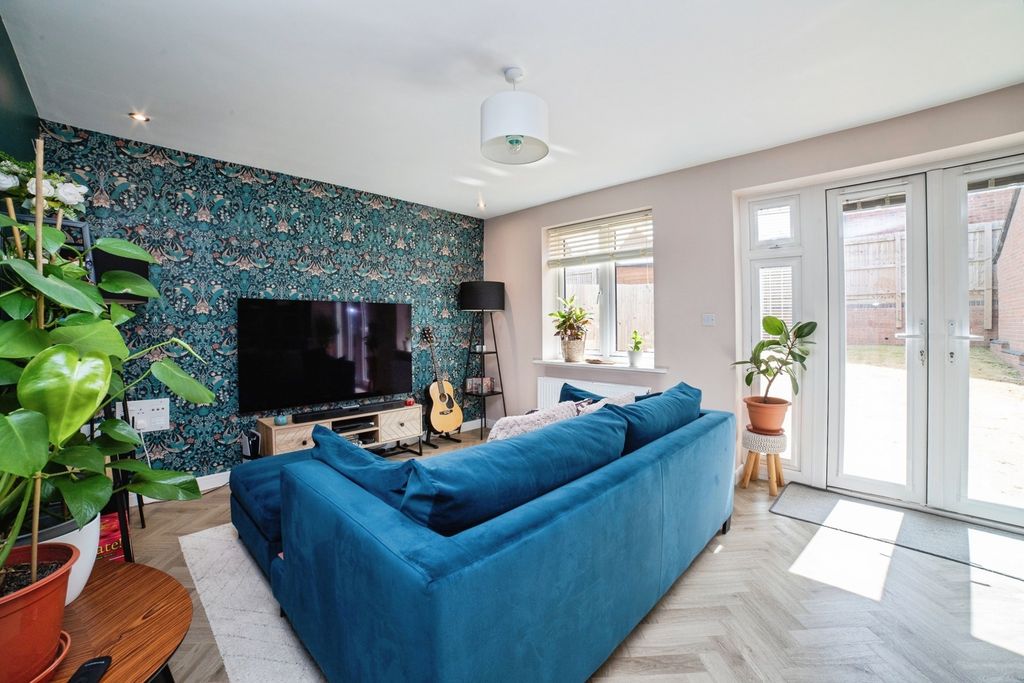 Property photo 2 of 19 Pbox-Img.Jpg