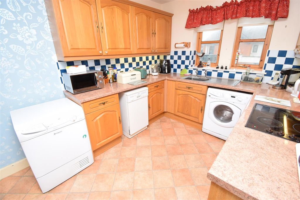 Property photo 3 of 20 Kitchen.Jpg