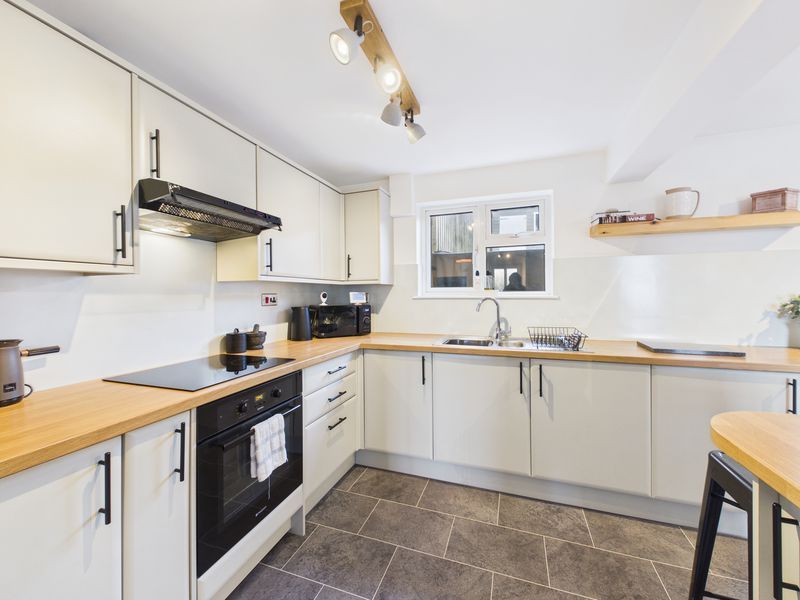 Property photo 3 of 13 Ktichen/Diner