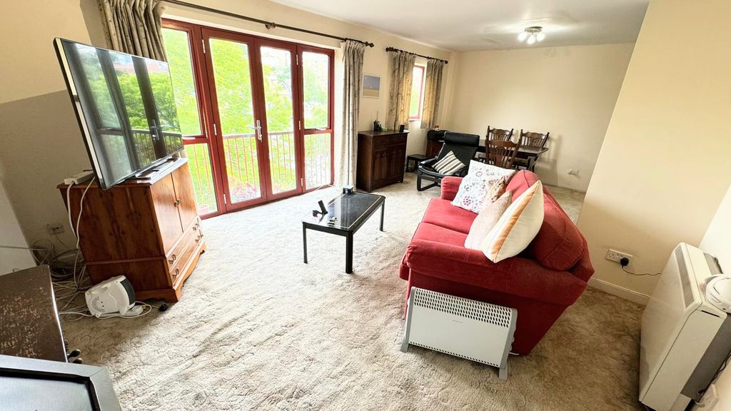 Property photo 2 of 10