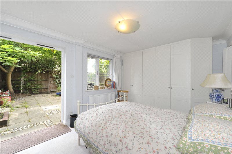 Property photo 3 of 8 Double Bedroom