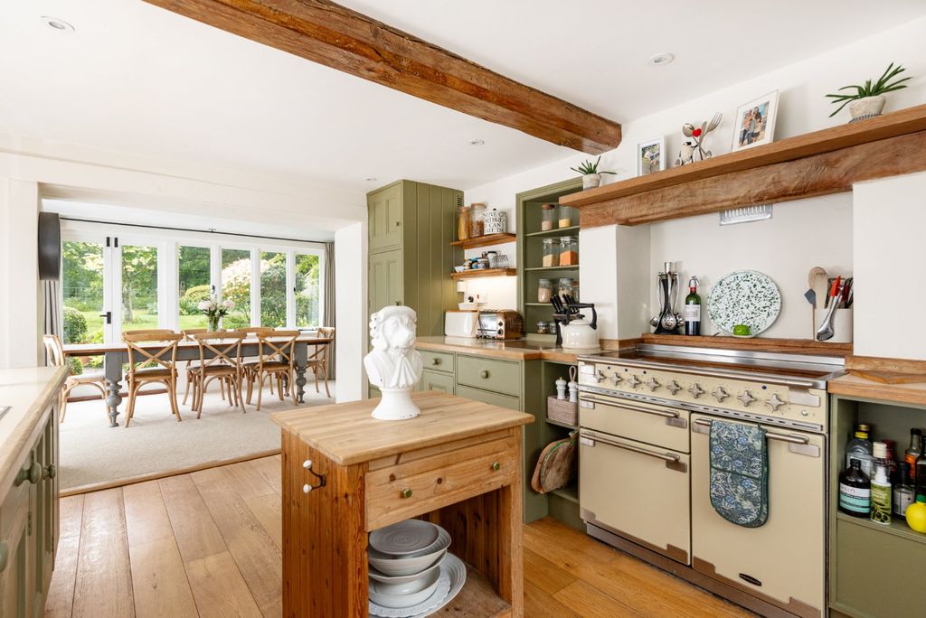 Property photo 2 of 30 Kitchen/Breakfast