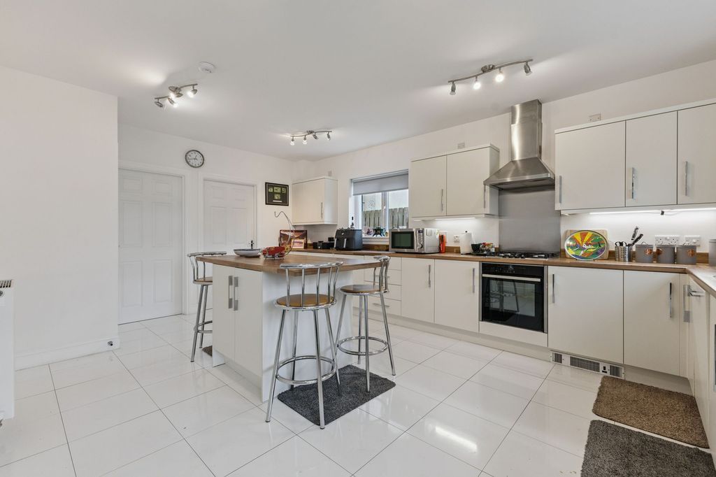 Property photo 2 of 34