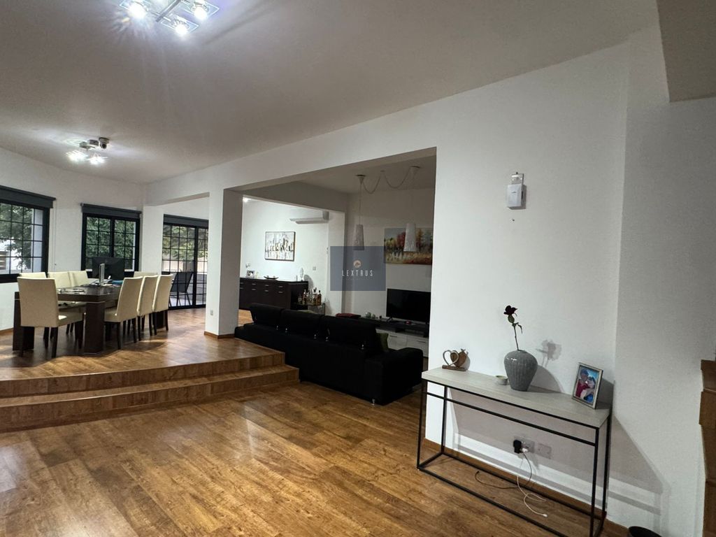 Property photo 3 of 27