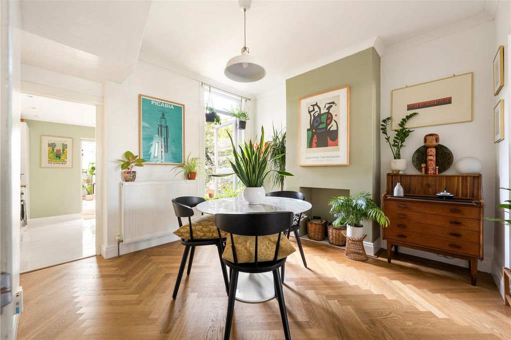 Property photo 3 of 39 Davis Street, E13
