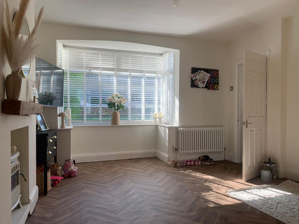 Property photo 3 of 11 Image