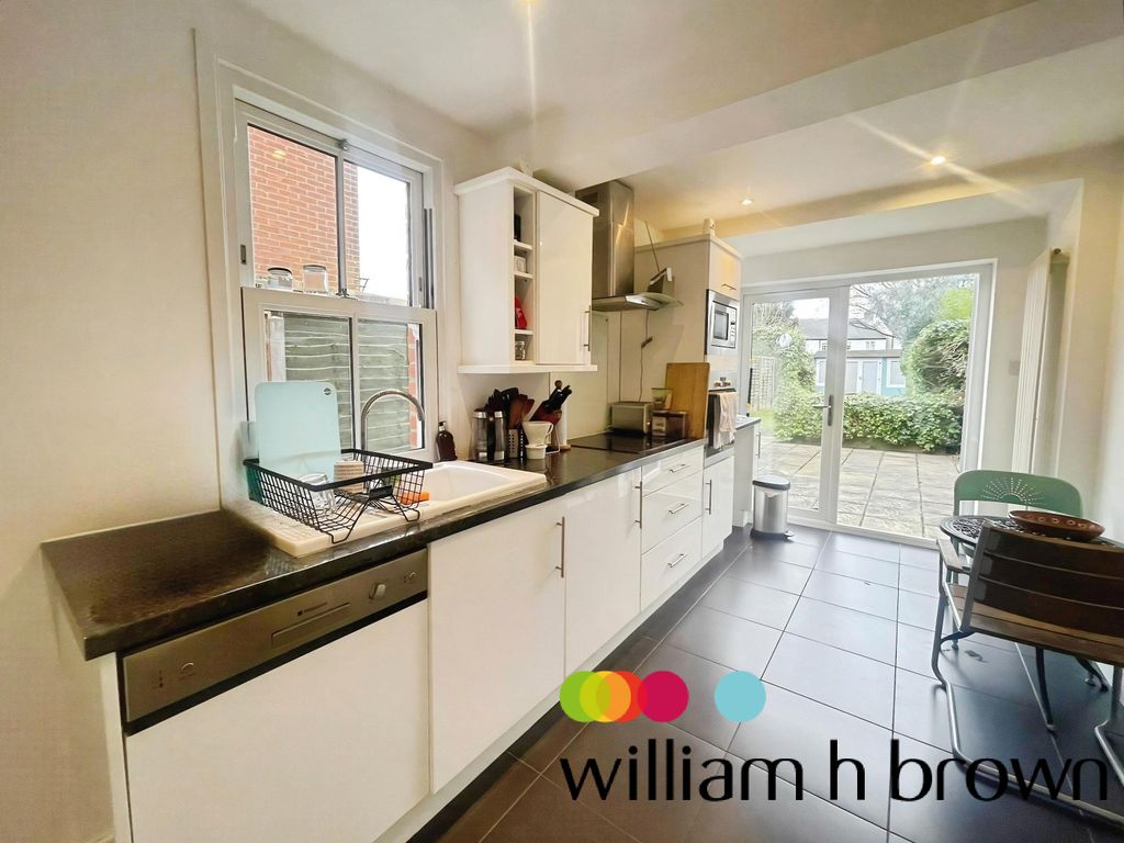 Property photo 2 of 9 Kitchen