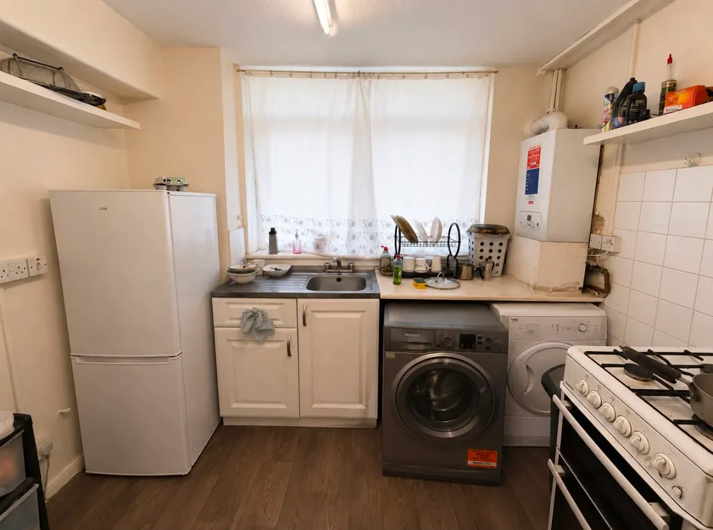 Grosvenor Rise East, Walthamstow E17 - View 6