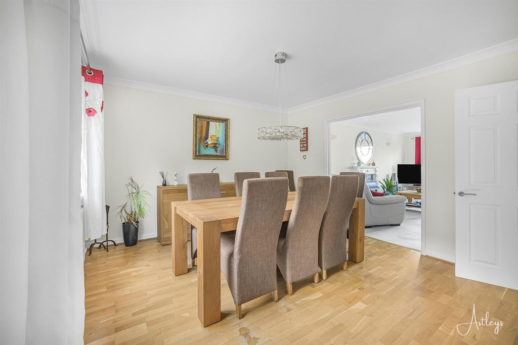 Property photo 2 of 27 Dining Room