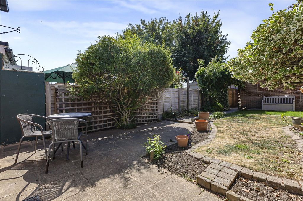 Property photo 2 of 25 Picture No. 22