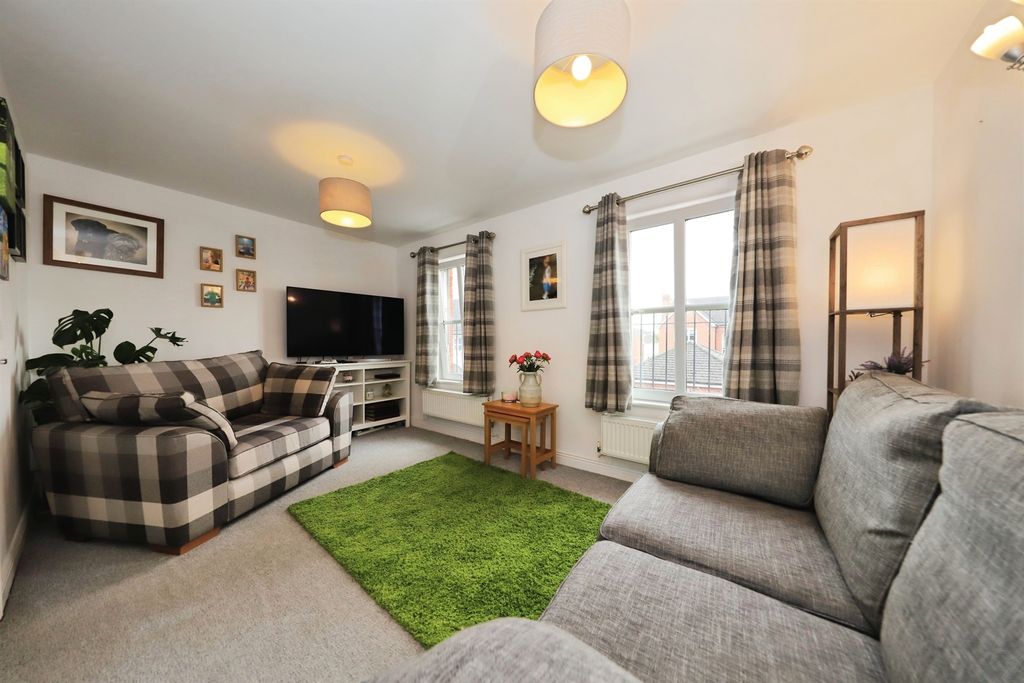 Property photo 2 of 17