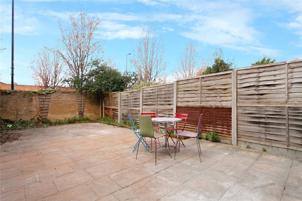 Property photo 2 of 24