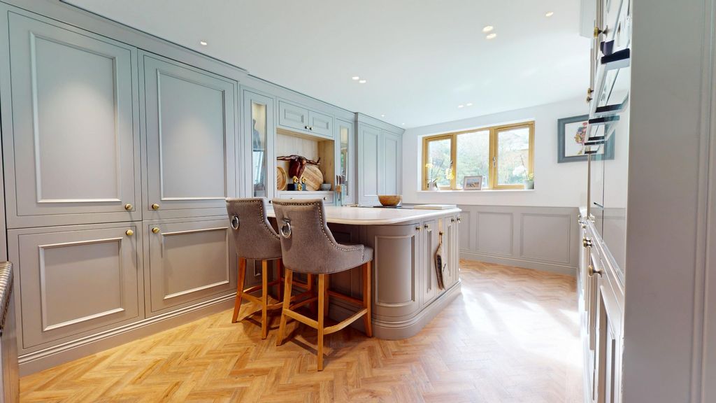 Property photo 2 of 26 4375343