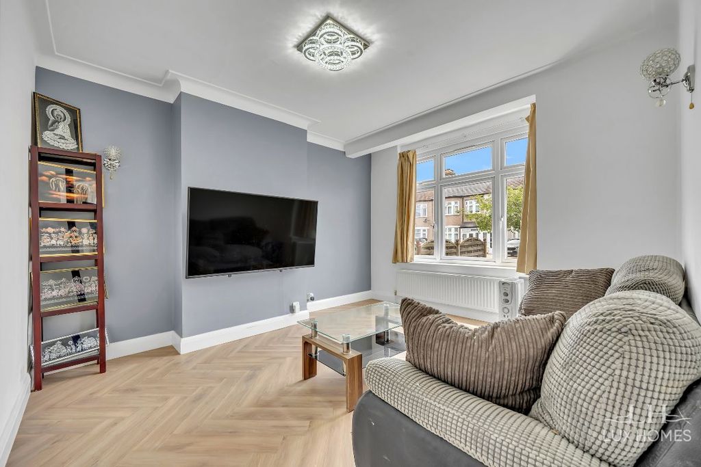 Property photo 2 of 18