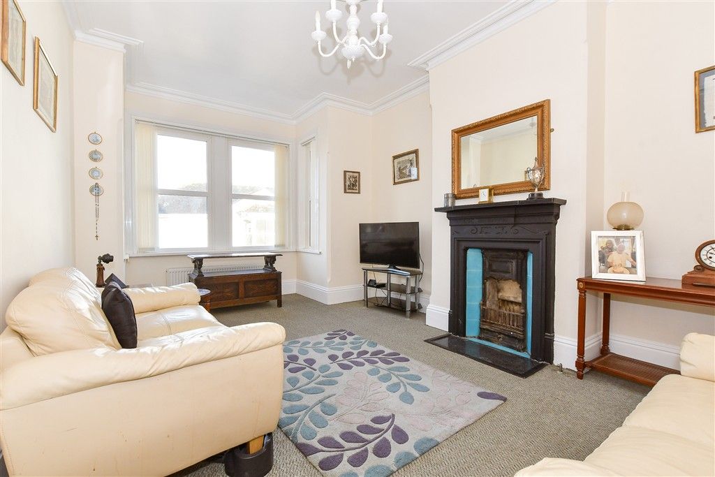 Property photo 2 of 8 Lounge