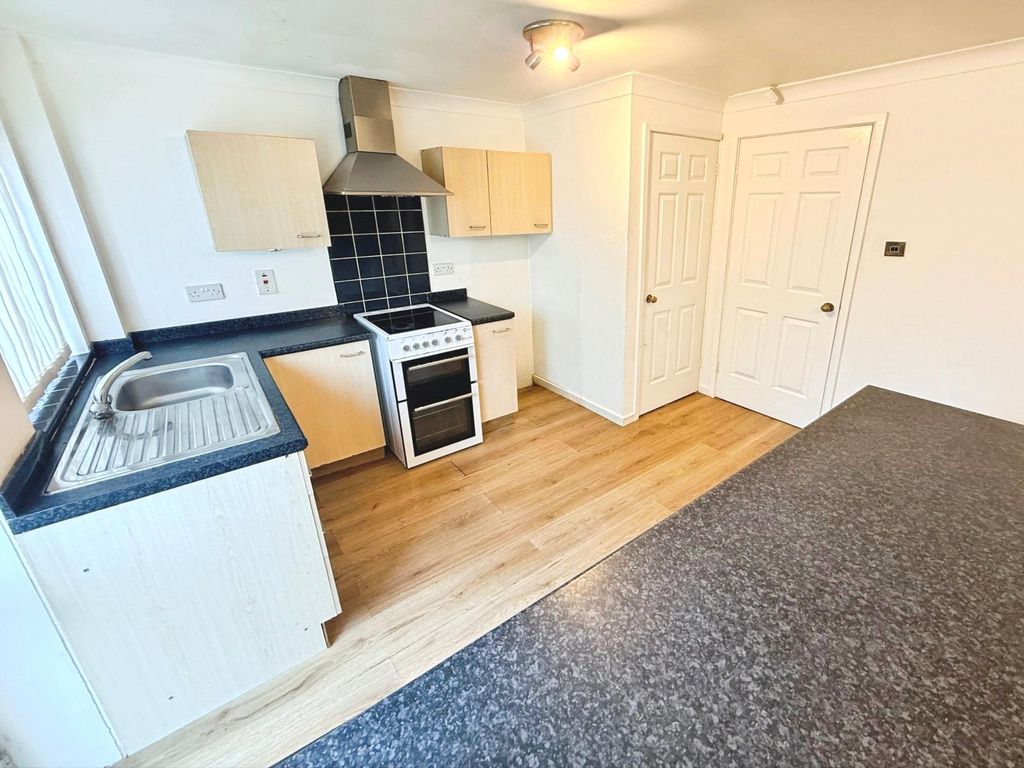 Property photo 3 of 16 Picture No. 11