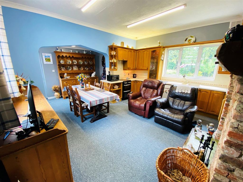 Property photo 3 of 31
