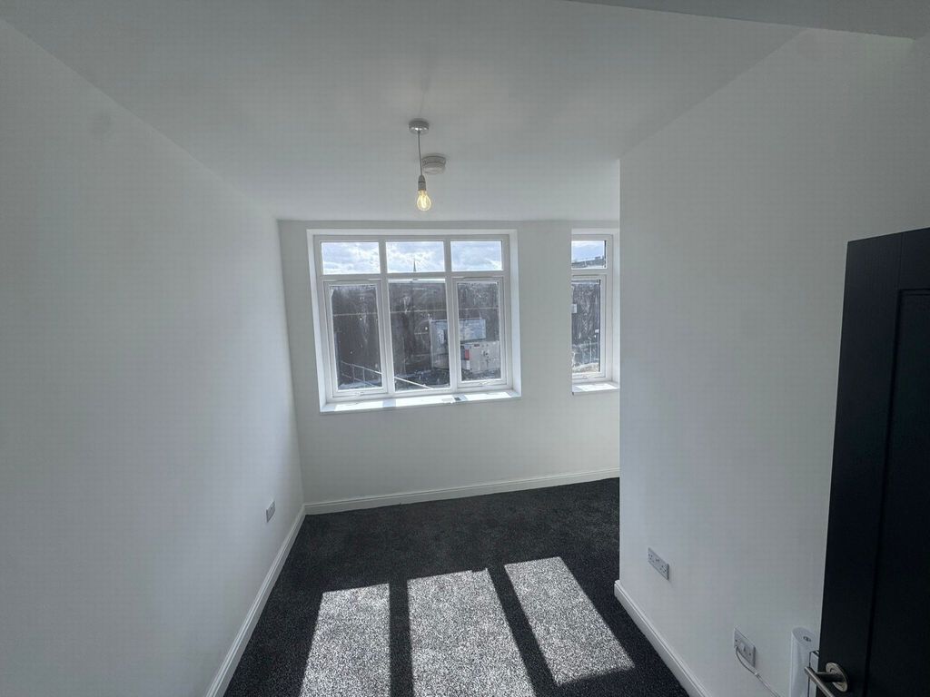 Property photo 3 of 9 Photo 4