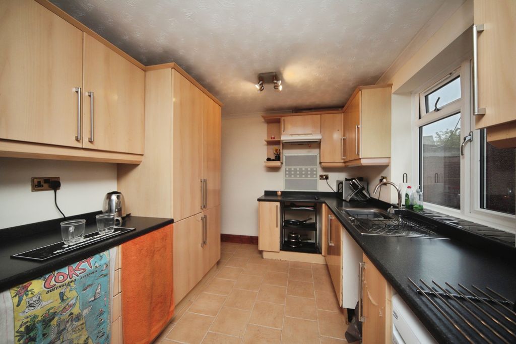 Property photo 3 of 19 Kitchen/Diner