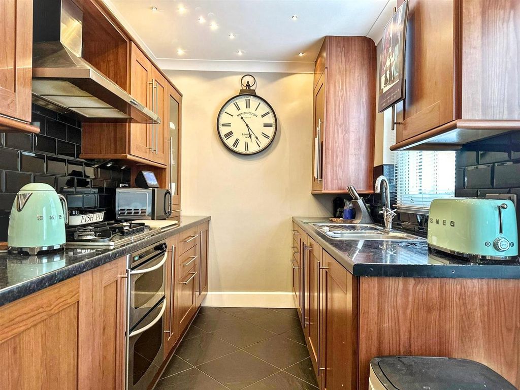 Property photo 2 of 16 Kitchen