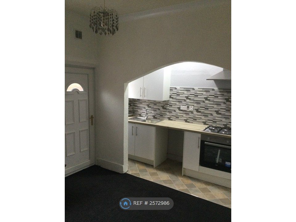 Property photo 3 of 8 Kitchen