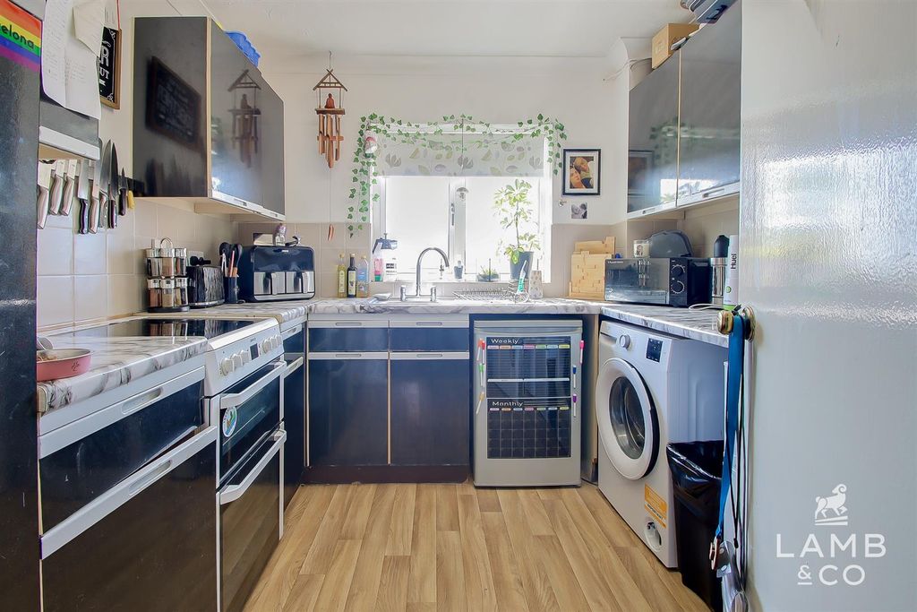 Property photo 3 of 12 Kitchen