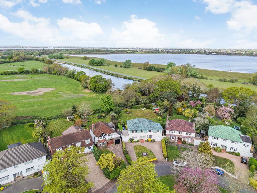 Property photo 3 of 19 Image