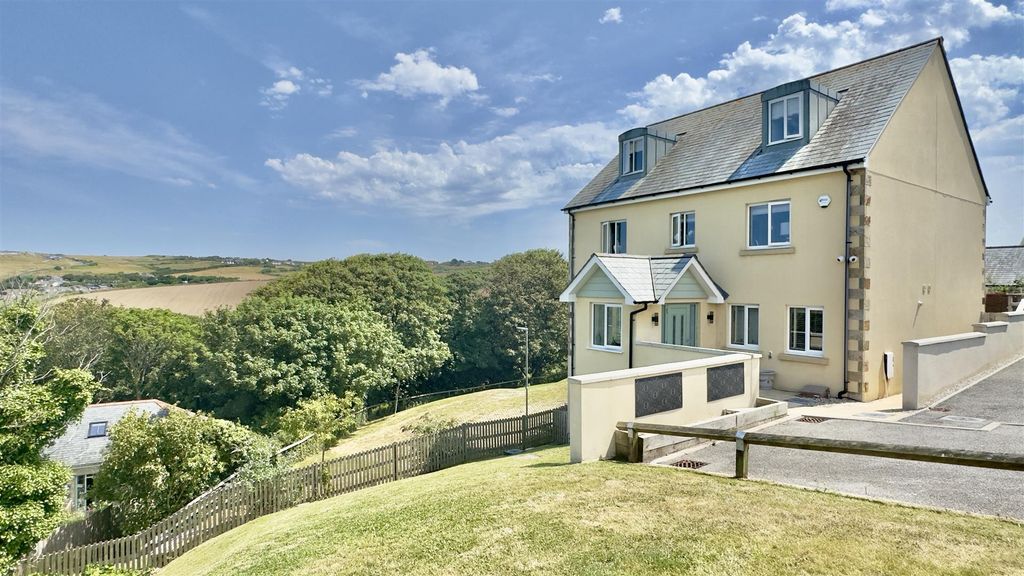 Property photo 1 of 33 8 Hendrawna Meadows.Jpeg