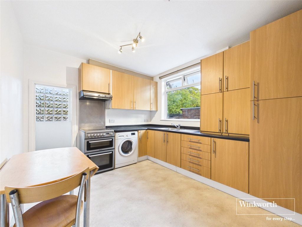 Property photo 3 of 8 Kitchen