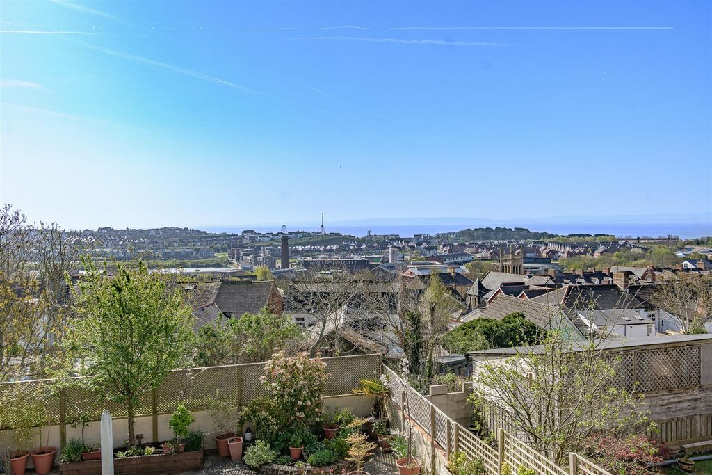 Property photo 3 of 28 Rear Garden