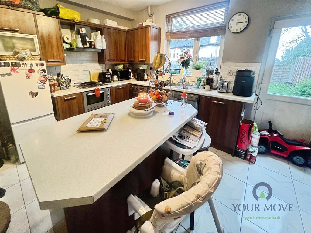 Property photo 3 of 7 Kitchen