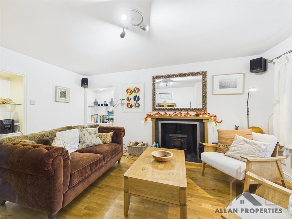 Property photo 2 of 32