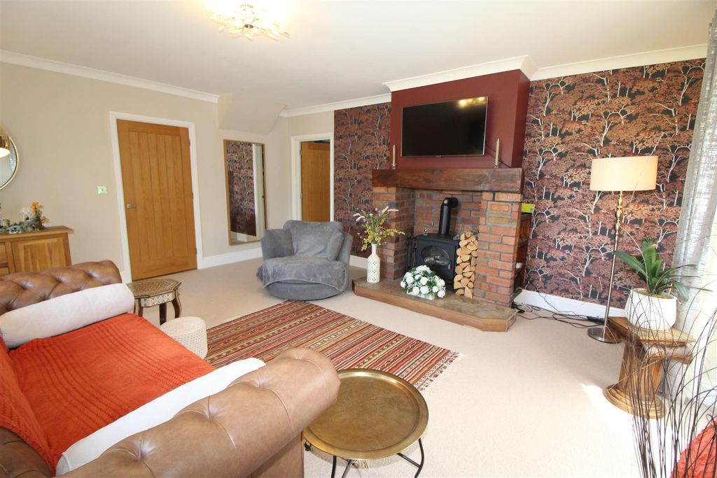 Property photo 3 of 54 Lounge