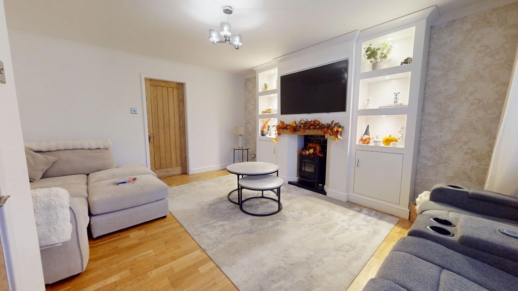 Property photo 3 of 28 4609556