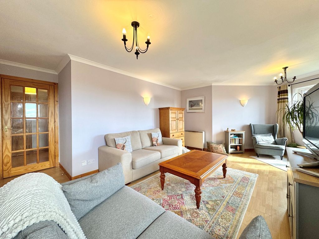 Property photo 3 of 17 Photo 8