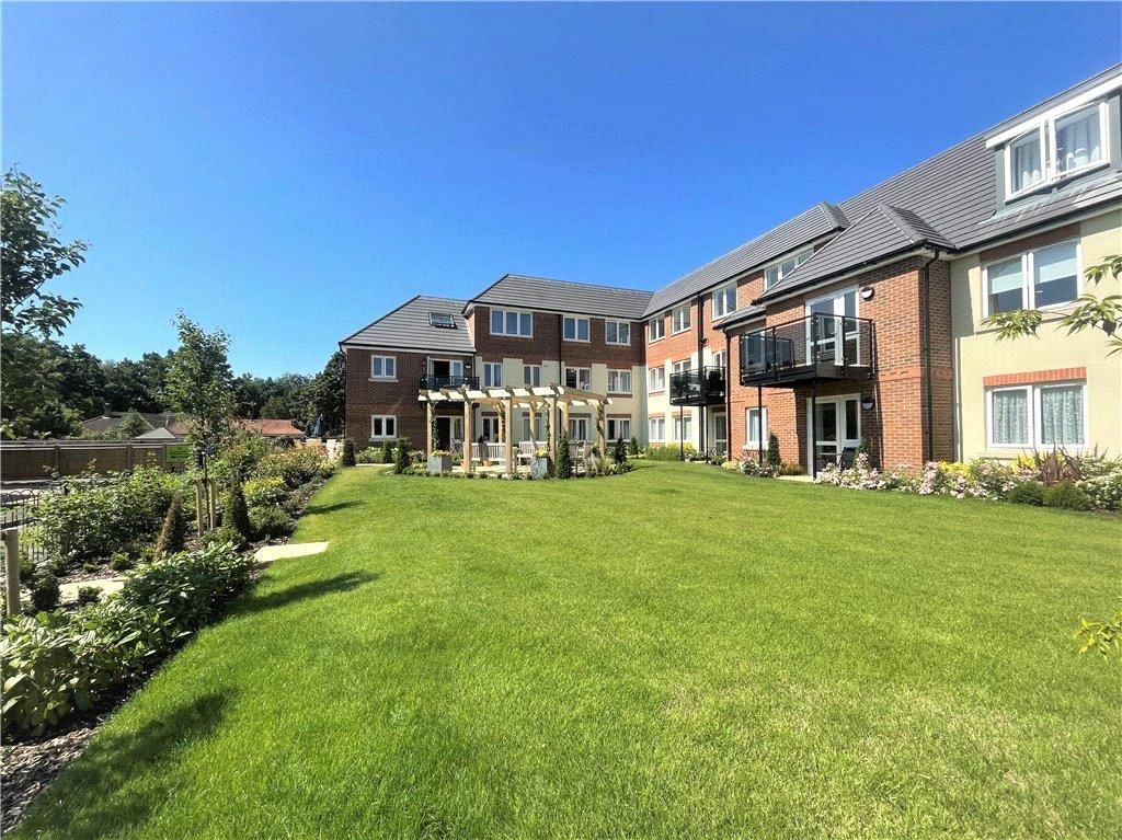 Property photo 1 of 13 Communal Gardens