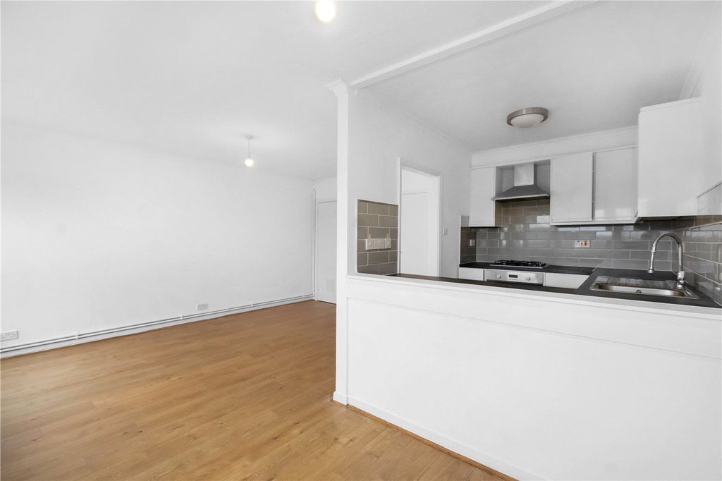 Property photo 2 of 8 Reception/Kitchen