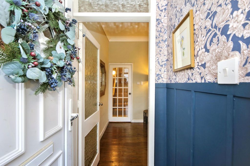 Property photo 2 of 25