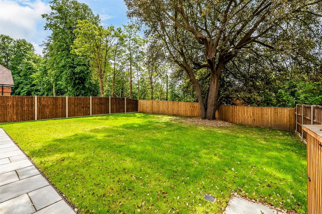 Property photo 2 of 13 8-Stovell-Place-29.Jpg