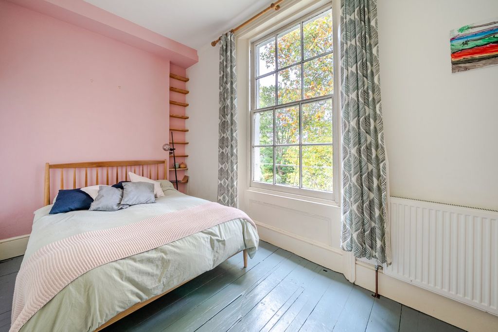 Property photo 3 of 9 Bedroom