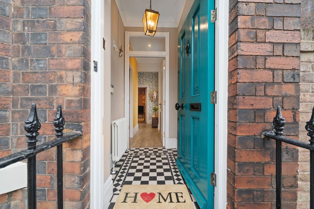 Property photo 2 of 42