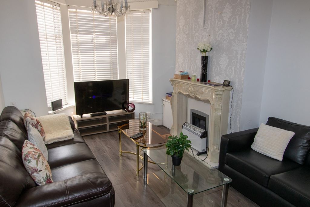 Property photo 2 of 26