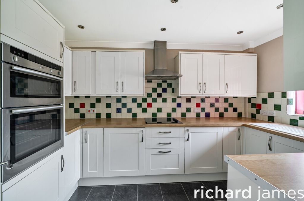 Property photo 2 of 13 E9Af8c3Efb544Ffb98B4Ab22c896389E