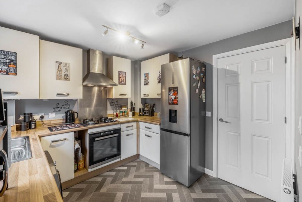 Property photo 3 of 17 27 Arnhem Way (Spalding)-12