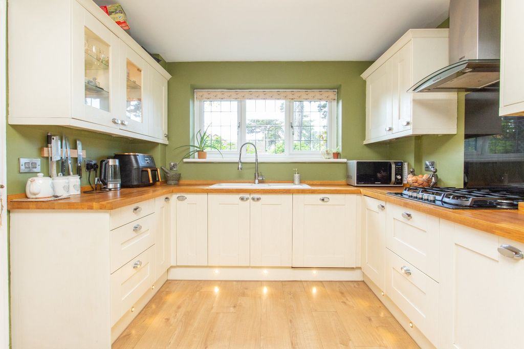 Property photo 3 of 24 Picture 3