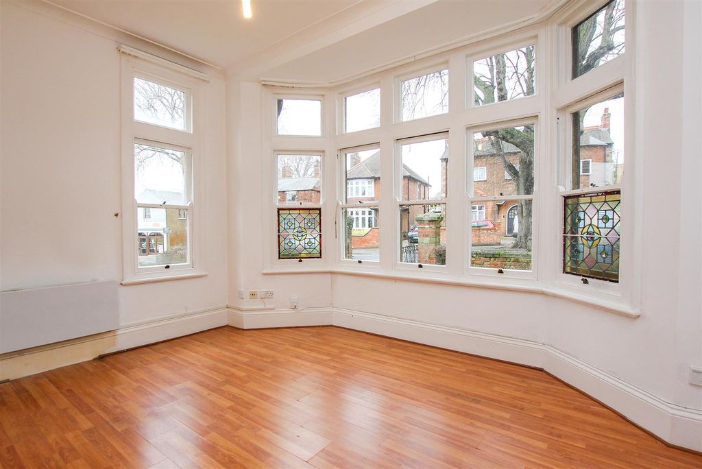 Property photo 2 of 11 Lounge